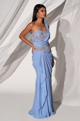 Three-quarter view of the blue saree set with the blouse drape crossing the shoulder by Kiyohra at Mrs. G