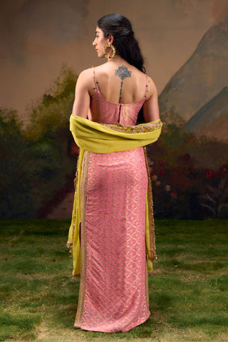 Pink Banarasi Bandhani Skirt Set with Braided Detailing by Muskkaan Kapadia