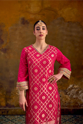Pink Georgette Banarasi Bandhani Kaftan with Tassels by Muskkaan Kapadia
