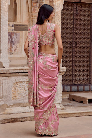 Back view of the lavender blush saree with V-back tie-closure blouse and embroidered pallu edge by Osaa by Adarsh at Mrs. G