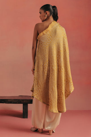 Side profile of the one-shoulder ruffle and long hem, yellow ziya one-shoulder kurta set by Twenty Nine at Mrs. G