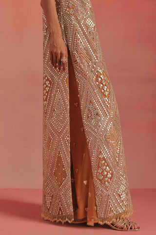 Close-up of the diamond mirror work and side slit on the hem, peach ziya sleeveless kurta set by Twenty Nine at Mrs. G