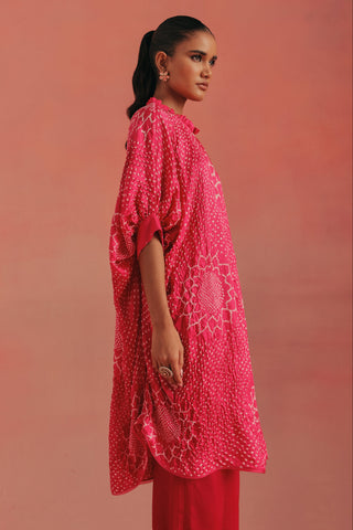 Side profile of the oversize tunic with a frill collar, bubblegum pink ziya frill collar tunic with palazzo by Twenty Nine at Mrs. G