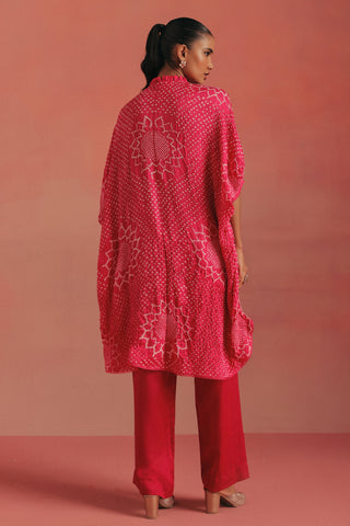 Back view of the loose tunic over the palazzos, bubblegum pink ziya frill collar tunic with palazzo by Twenty Nine at Mrs. G