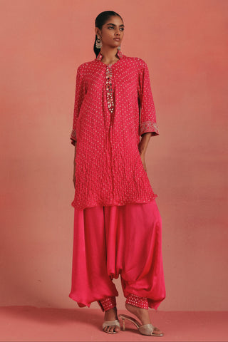 Full-length front view of the bandhani kurta shirt and afghani dhoti, bubblegum pink ziya mirrorwork hi-low kurta set by Twenty Nine at Mrs. G
