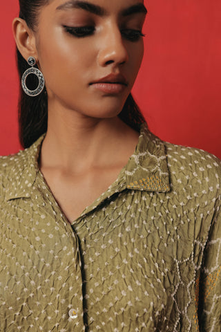 Close-up of the collar and bandhani dots on the shirt, sage green ziya oversized long shirt with palazzo by Twenty Nine at Mrs. G